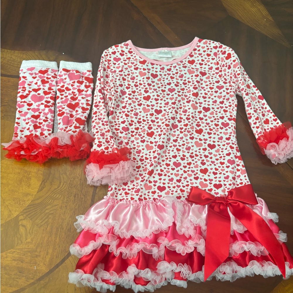 Girls size small or 3t Valentines Day outfit